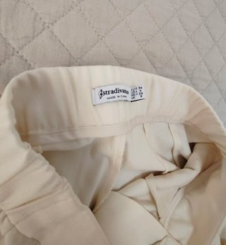 Pantalón Stradivarius Talla 36 beige