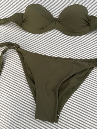 Bikini verde oscuro