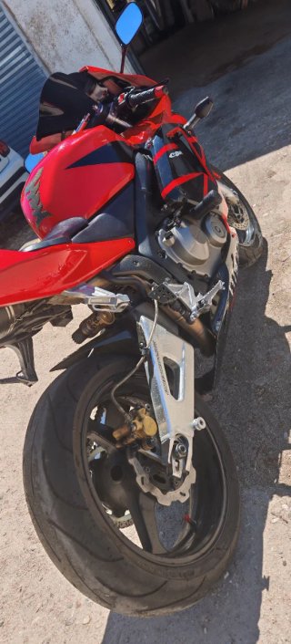 Honda CBR 600rr Roja y Negra