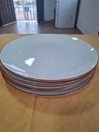Set de platos y bandejas para restaurante
