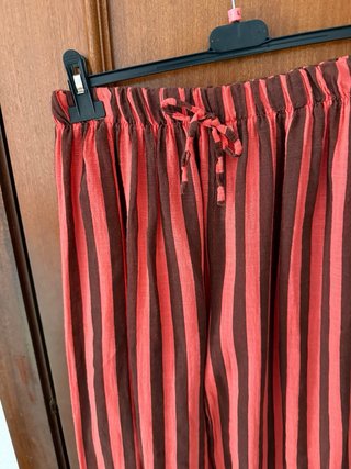 Pantalón lino rayas marrón y coral