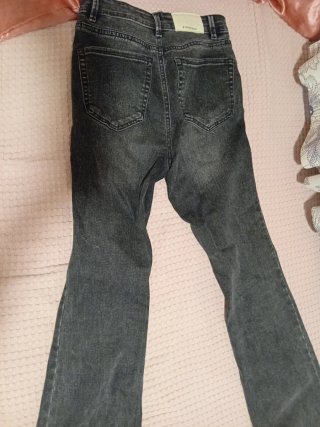 Pantalones vaqueros negros acampanados