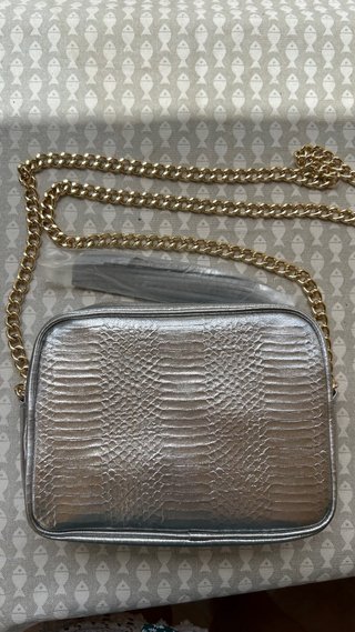 Bolso Victoria's Secret Plateado Cadena Dorada