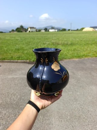 Jarrón de cerámica pintado a mano con oro de ley