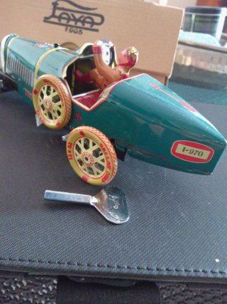 Coche de colección de hojalata