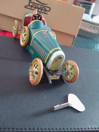 Coche de colección de hojalata