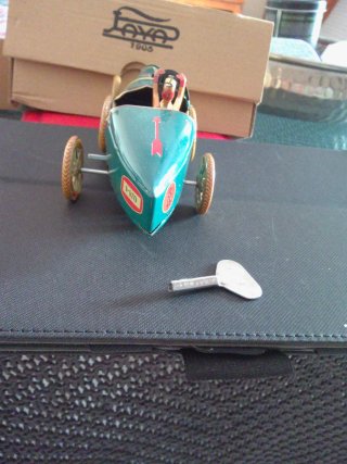 Coche de colección de hojalata