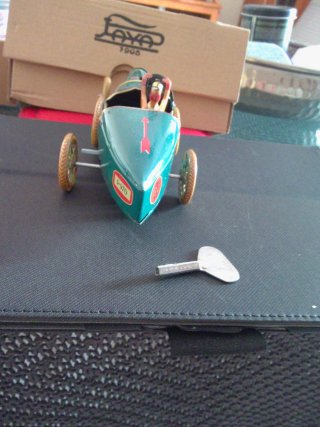 Coche de colección de hojalata