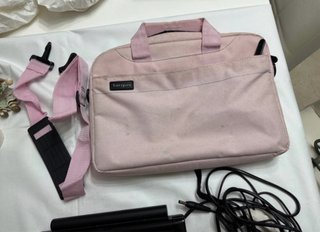 Portátil Toshiba Negro con Ratón Azul