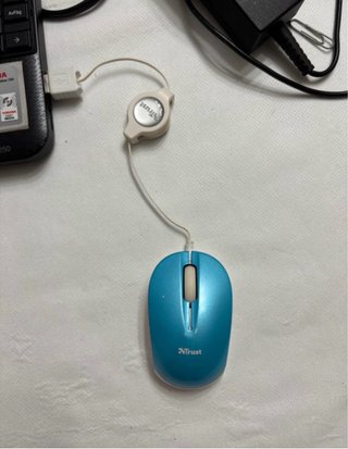 Portátil Toshiba Negro con Ratón Azul