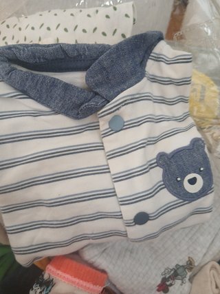 Ropa de bebé variada