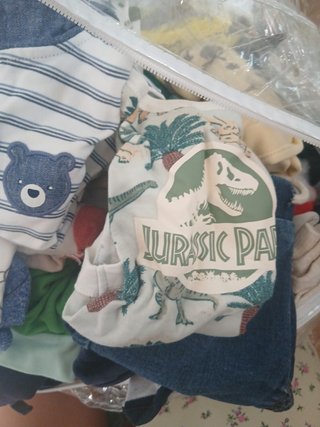 Ropa de bebé variada