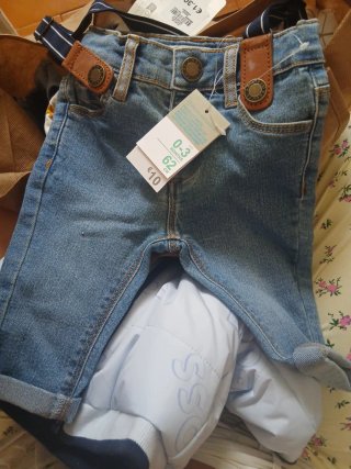 Ropa de bebé variada