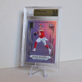 Patrick Mahomes II Panini Elite Beckett 9.5 NFL