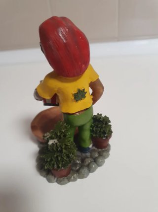 Figura músico Yembe con tambor y cenicero