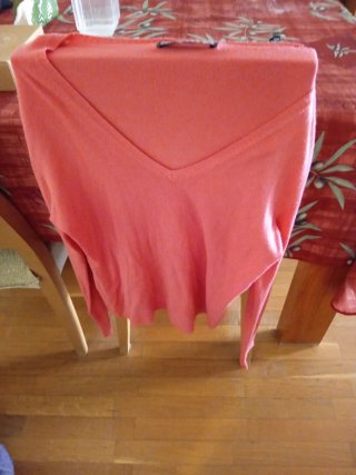 Camisa elegante rosa un poco chillón.