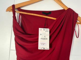Vestido fiesta Zara rojo drapeado