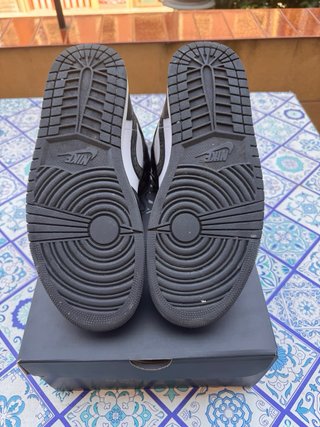 Zapatillas Jordan Negras y Blancas