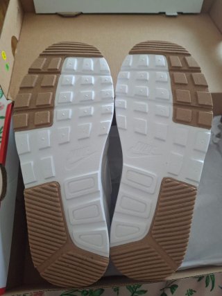 Zapatillas Nike Air Max Beige y Blancas