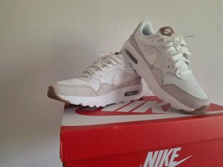 Zapatillas Nike Air Max Beige y Blancas