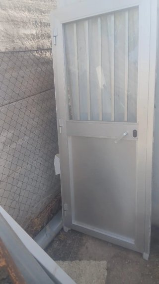 Puerta de aluminio