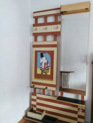 Tocador de madera, metal con espejo vertical