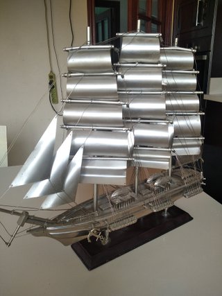 Maqueta velero metal.