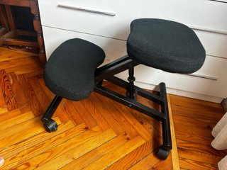 Sedia ergonomica in tessuto e metallo
