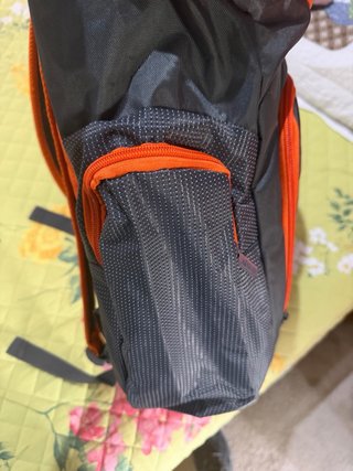 Mochila impermeable Basic-Fit gris y naranja