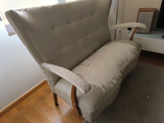 Sofá 2 plazas beige madera para retapizar