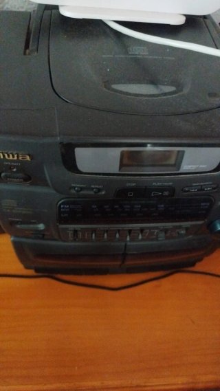 Mini cadena Aiwa compacta negra