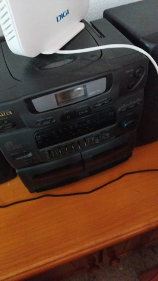 Mini cadena Aiwa compacta negra