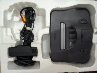 Console Nintendo 64 con scatola