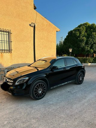 Mercedes-Benz GLA 200d Automatico