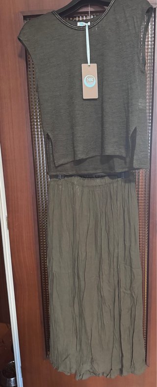 Conjunto de falda larga y camiseta de punto fina