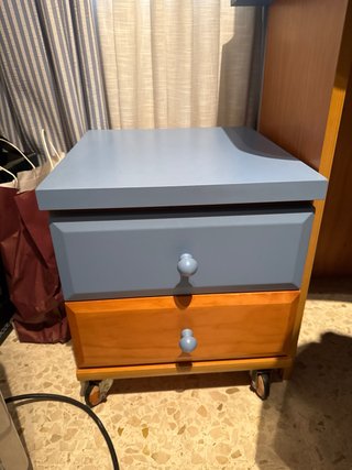 Cómoda y mesa de dormitorio