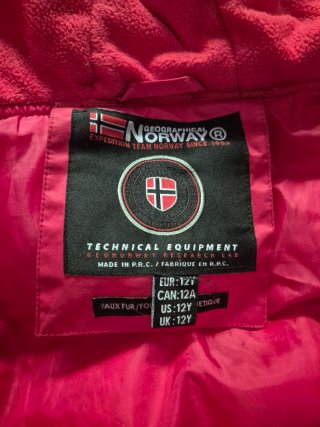 Abrigo Norway Rojo con Capucha y Pelo