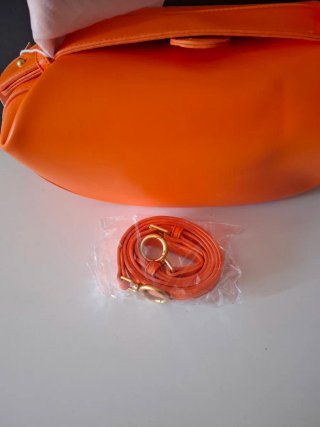 Bolso Moschino Naranja y Dorado