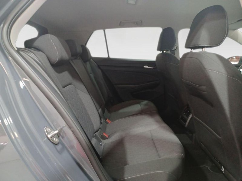 Volkswagen Golf 2025, foto 6