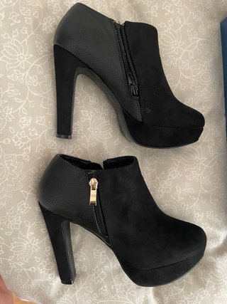 Botines de tacón negros