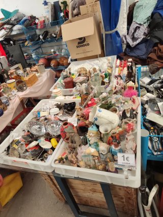 Se vende artículos variados diferentes precios