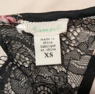 Top lencero floral encaje T. XS - Urban Outfitters