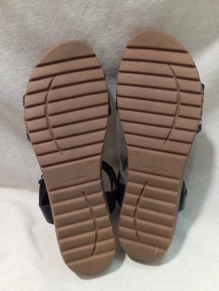 Sandalias planas mujer negras y multicolor