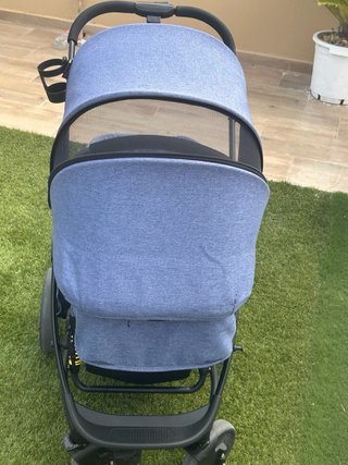 Carro de bebé azul