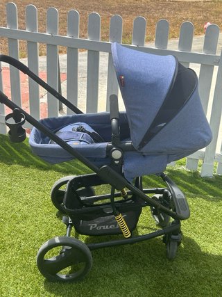 Carro de bebé azul