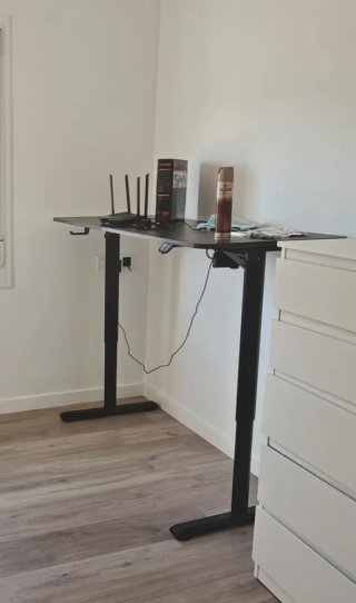 Mesa de oficina elevable marrón oscuro