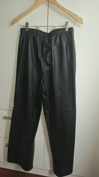 Pantalón efecto piel ancho