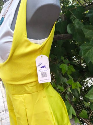 Mono corto amarillo con tirantes