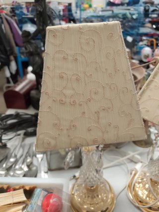Se vende dos Lámparas de mesa beige y doradas 40€
