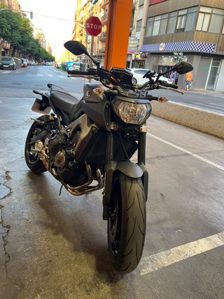 Yamaha MT-09 Negro/Gris ITV 2027
